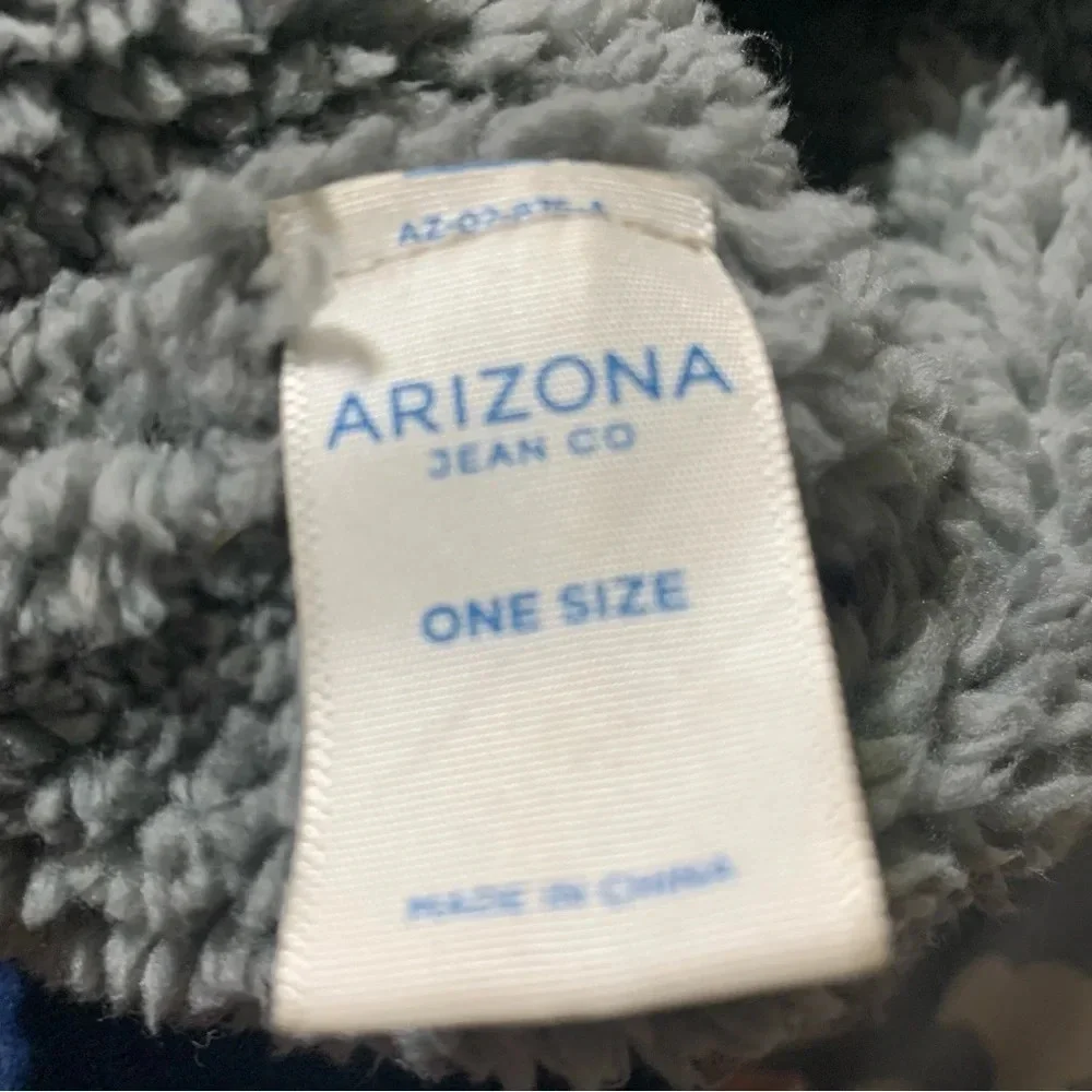 Arizona toddler shark beanie lined with fleece